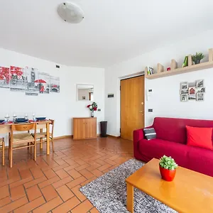 Appartamento Cozy Apt - Private Parking & Terrace, Milano